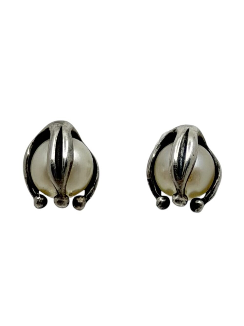 Sterling silver freshwater pearl stud earrings - GM1043